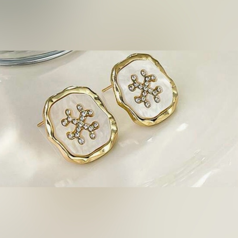 Fashion one pair chunky rhinestone studs with gold stud nib